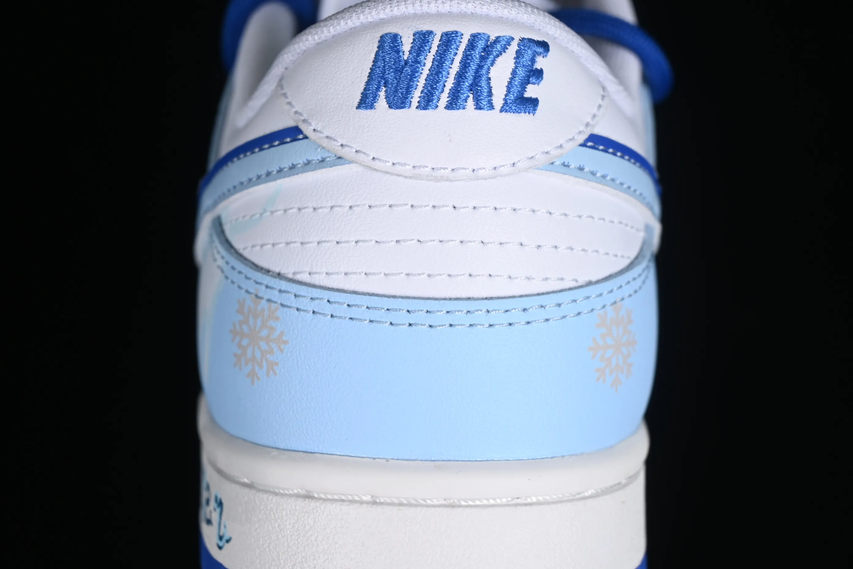 All categories Nk SB Dunk series Nk SB Dunk Low low-top sneakers Nk Dunk Low Winter has arrived Simple white and blue SB strap low-top casual sneakers DV0831-104